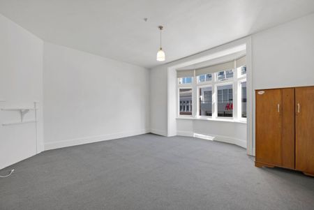 Two Bedroom Apartment in the heart of City - Photo 2