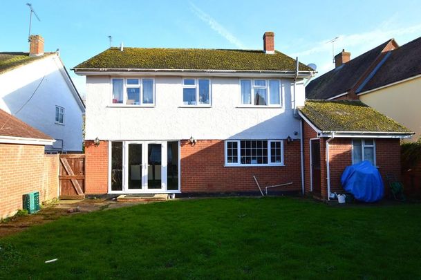 4 bedroom detached house to rent - Photo 1