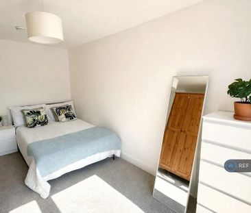 1 bedroom in a house share to rent - Photo 3