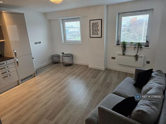 2 bedroom flat to rent - Photo 1