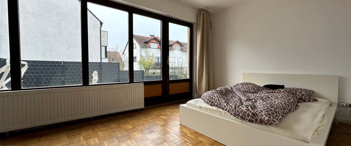 Großes Möbliertes WG Zimmer in EFH - Photo 1