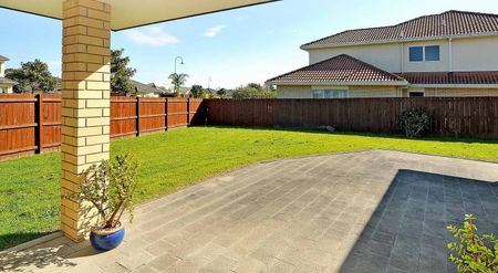 Stunning 4BR Home in East Tamaki! - Photo 4