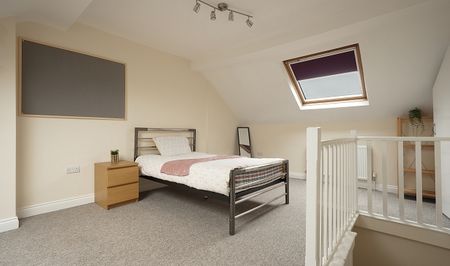 4 bedroom property with 2 bathrooms - Photo 5