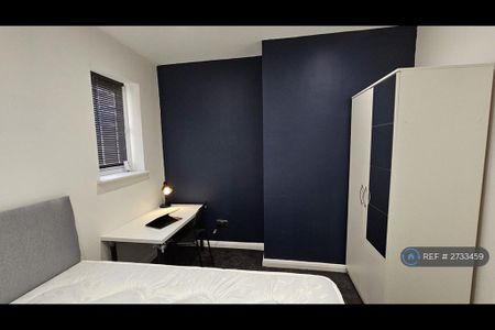 5 bedroom semi-detached house to rent - Photo 4