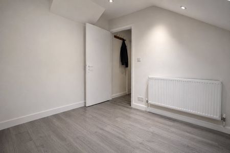 Whitehorse Lane, London, SE25 6RD - Photo 5