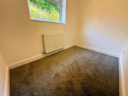 Lady Ann Road, Batley, Soothill - Photo 2