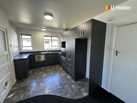 Tidy and spacious in Mosgiel! - Photo 4