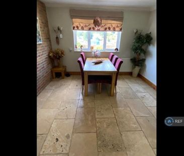1 bedroom in a house share to rent - Photo 4