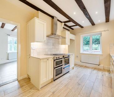 A charming detached country lodge house with large gardens. - Photo 5