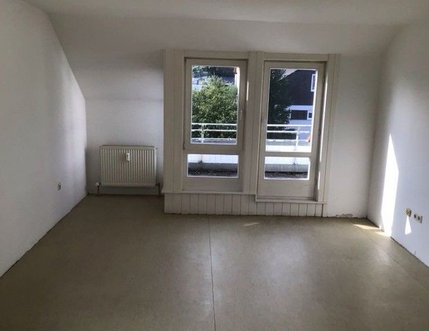 Frisch teilrenovierte 2-Zimmer-Dachgeschosswohnung in Weinsberg mit Balkon - Foto 1