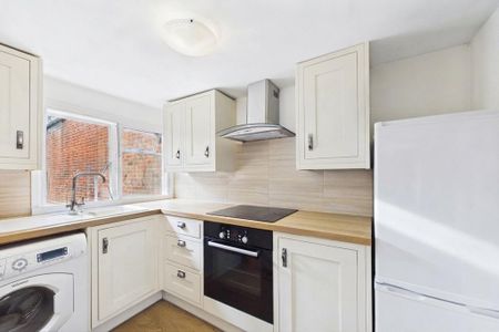 2 bedroom flat to rent - Photo 3
