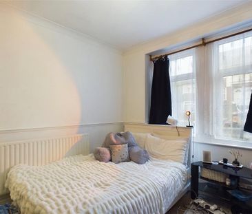 4 bedroom terraced house to rent - Photo 3