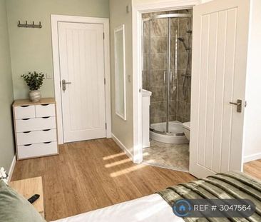 1 bedroom in a house share to rent - Photo 5