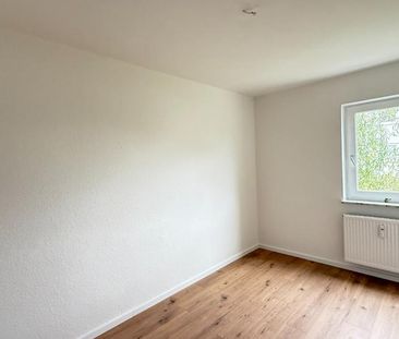 WOHNEN MIT GARTEN – 3-Zi.-EG-Wohnung mit EBK - Photo 2