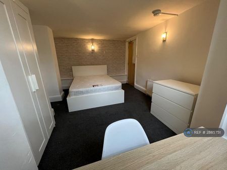 1 bedroom in a house share to rent - Photo 3
