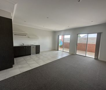 Perfect location & Convenient Living - Photo 3