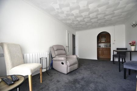 1 bedroom ground floor flat to rent - Photo 4