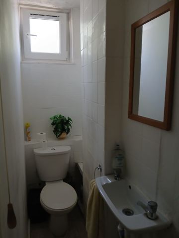 Room in a Shared House, Crewkerne Court, SW11 - Photo 4