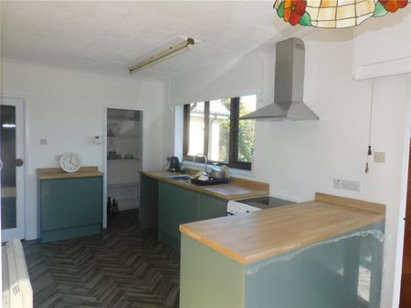 Lower Street, West Chinnock, Crewkerne, Somerset, TA18 - Photo 2
