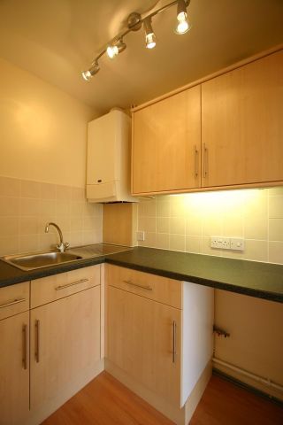 2 Bed Flat, Albert Road, SE25 - Photo 2