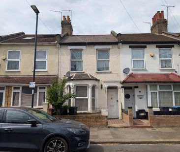 3 Bed Terraced House, Raynham Avenue, N18 - Photo 6