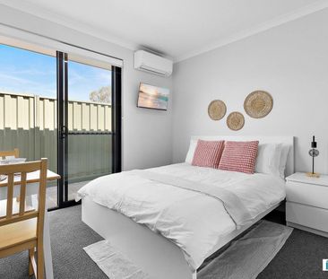 PRIVATE & FULLY FURNISHED ROOM WITH ENSUITE ROOM IN A BRAND-NEW SHA... - Photo 4