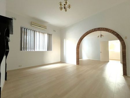 4 bedroom family home - Photo 2