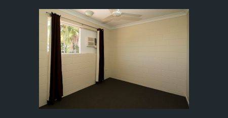 Fully Air-Conditioned Central Townhouse! - Photo 3