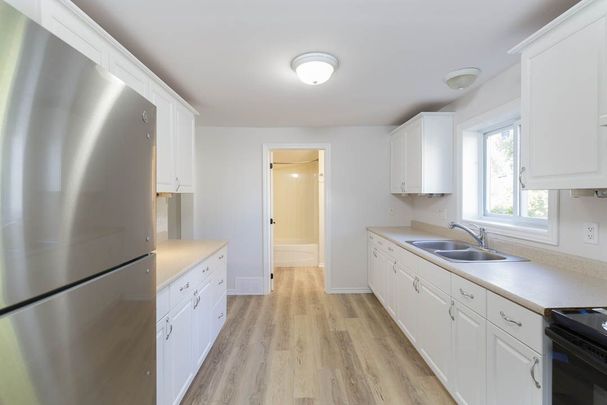 For Lease - 389 Glendale Avenue, St. Catharines, Ontario - Photo 1