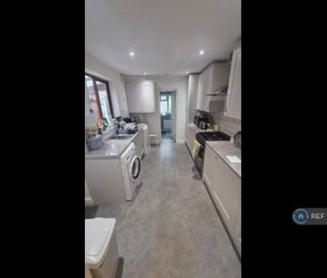 1 bedroom in a house share to rent - Photo 3