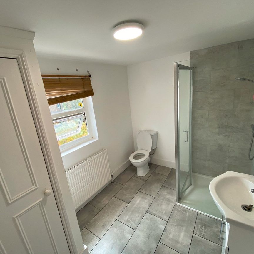 Room in a Shared House, Percy Road, W12 - Photo 1