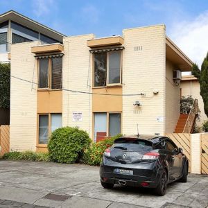 Light-Filled Apartment Living in an Unbeatable Richmond Location! - Photo 3