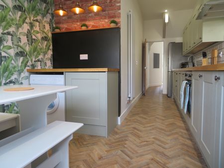 Laburnum Grove - Photo 2