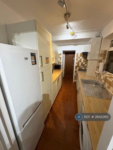 1 bedroom in a house share to rent - Photo 4