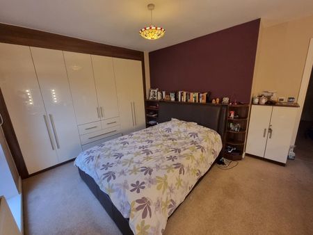 4 Bed End Terrace, Sunbird Walk, HA2 - Photo 4