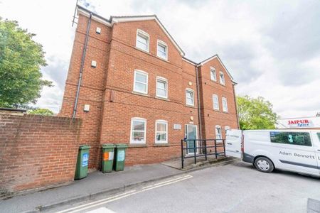 First Floor Flat, Park farm House, 103 Haxby Road - Photo 3