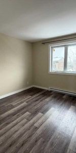 TRÈS BEAU 4 1/2 - LIBRE IMMÉDIATEMENT - RÉNOVÉ - Photo 3