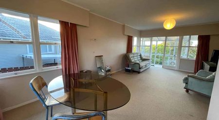 Cozy 2 Bedroom unit, Conveniently located - Photo 5