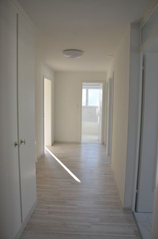 "moderne 3-Zimmer-Wohnung mit Balkon und eigener Waschmaschine" - Photo 3