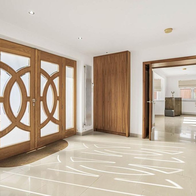 6 bedroom retirement property to rent - Photo 1