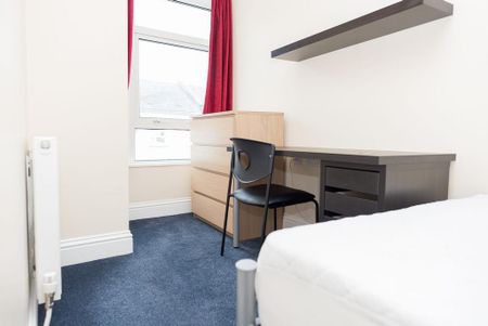 1 bedroom in a house share to rent - Photo 4