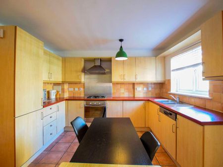 St. Davids Square Room 6 - Photo 4