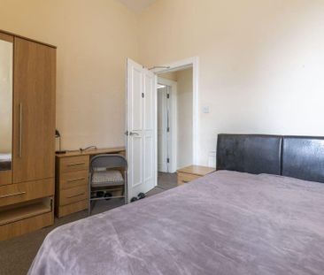 4 bedroom flat to rent - Photo 6