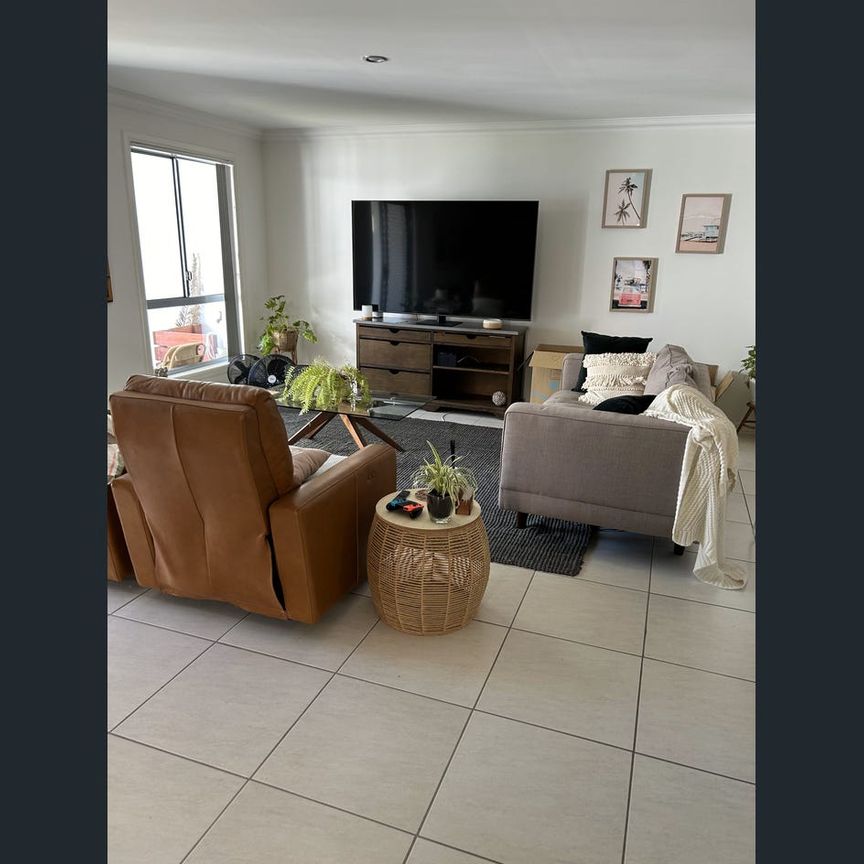 VERY SPACIOUS FAMILY HOME 100 METERS TO WATER - Photo 1