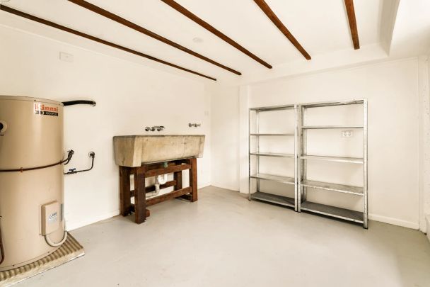 Charming Queenslander on the Hill - Light, Leafy and Full of Character - Photo 1