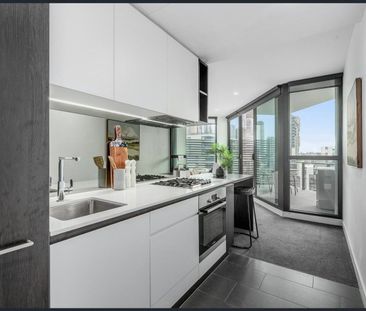 Stylish Corner Apartment with Breathtaking Views in Box Hill - Photo 5