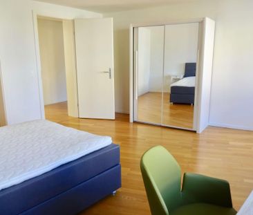Furnished room in modernised apartment in a top location - Photo 3