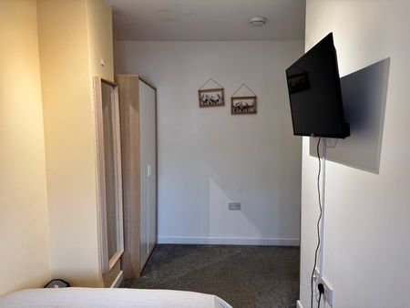 Room in a Shared House, Salford, M6 - Photo 3