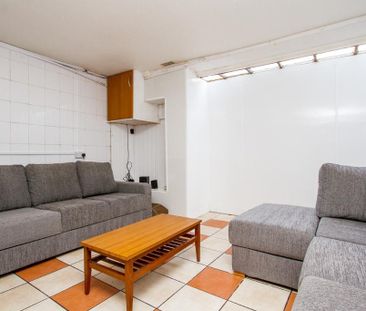 6 bedroom terraced house to rent - Photo 1