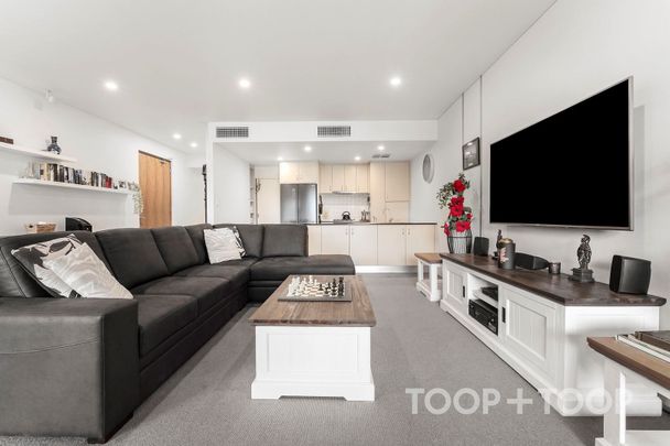 Luxury City Living with Parkland Views - Photo 1